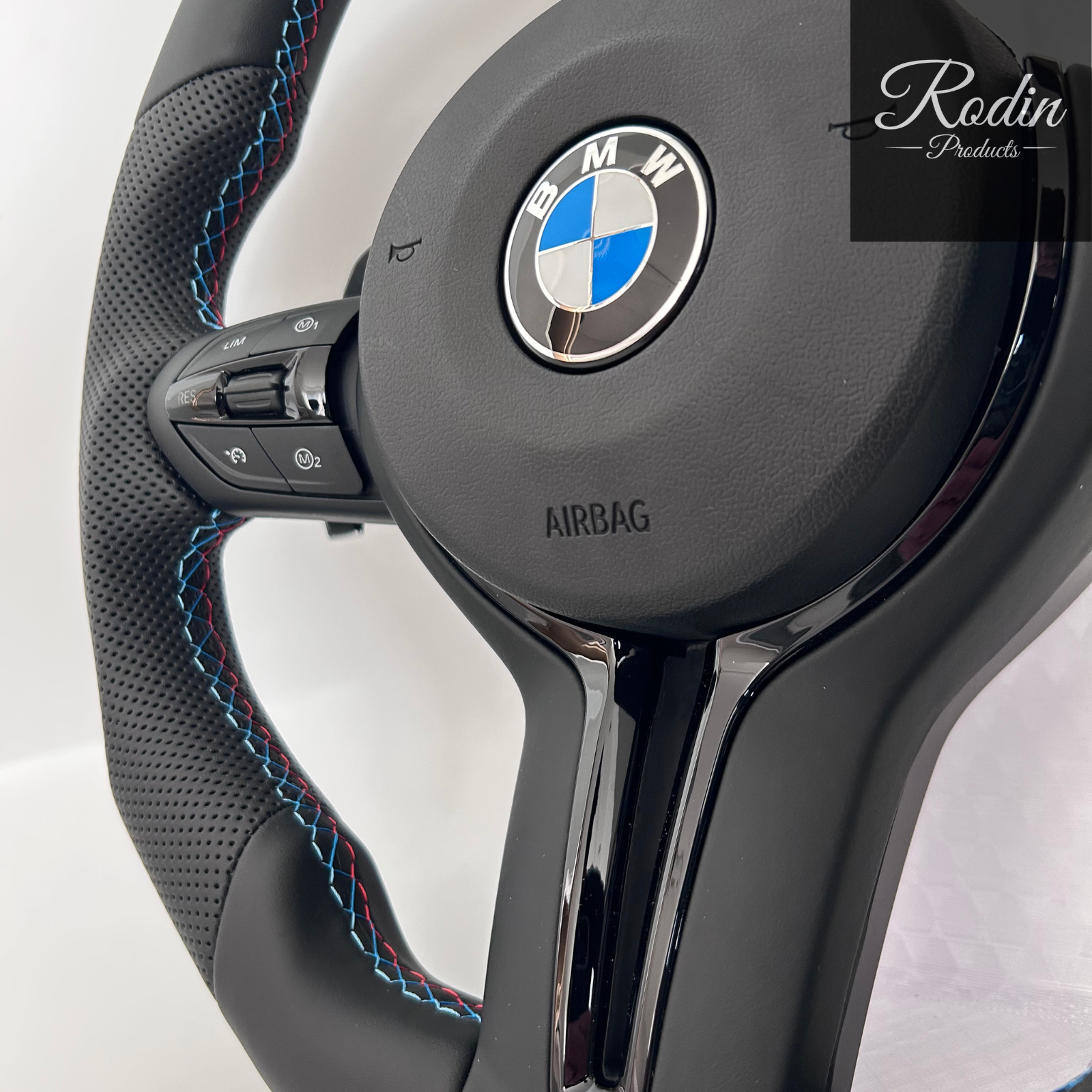 BMW M Performance Lenkrad Leder Veredelung - ALL BLACK für E-/F-Serie – Seitenansicht von Rodin Products