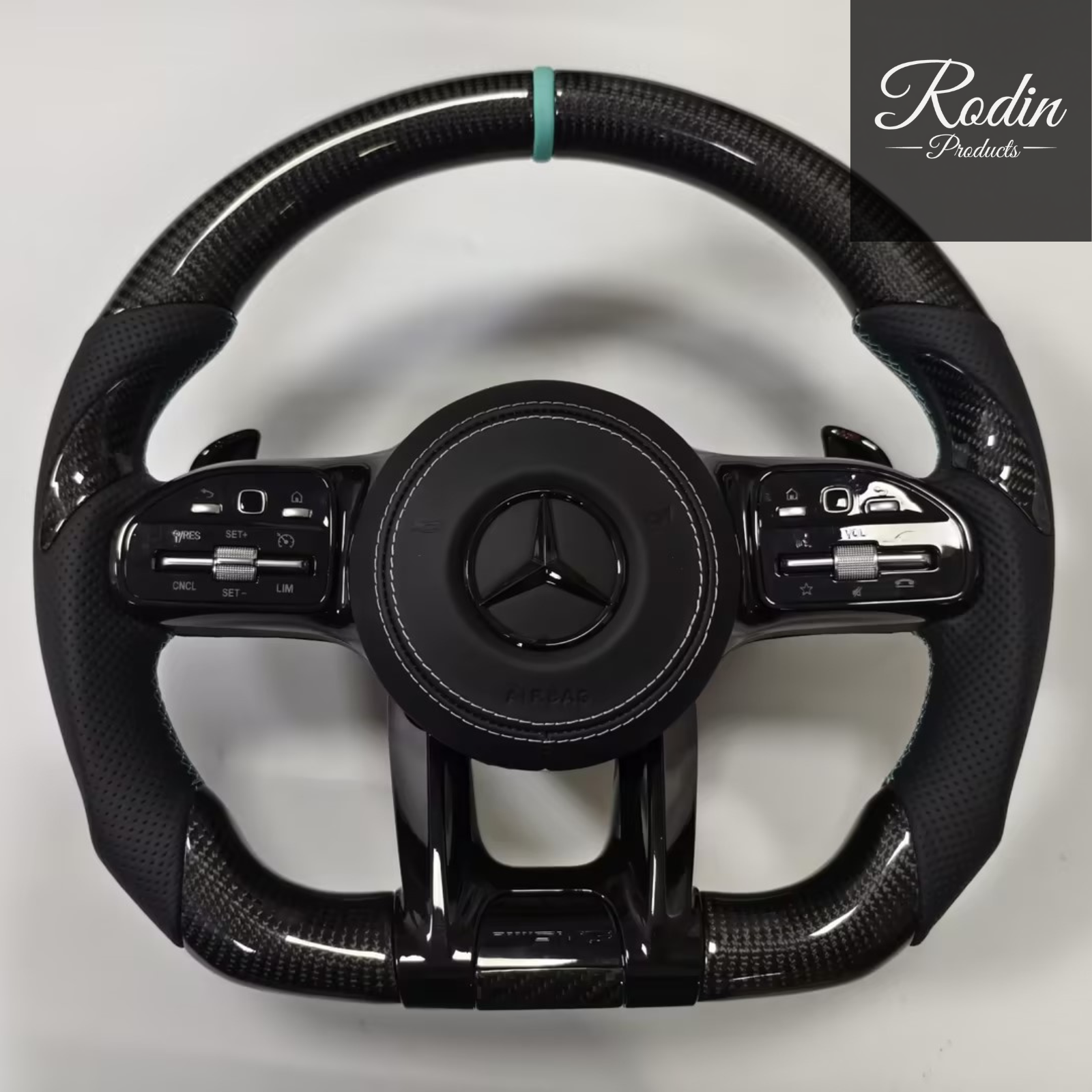 Mercedes-AMG Performance Lenkrad mit perforiertem Leder / 12-Uhr Markierung – Frontansicht von Rodin Products