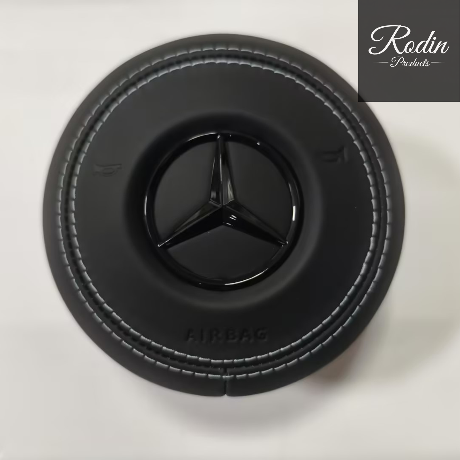 Mercedes-AMG Performance Lenkrad mit perforiertem Leder / 12-Uhr Markierung – Detailansicht von Rodin Products