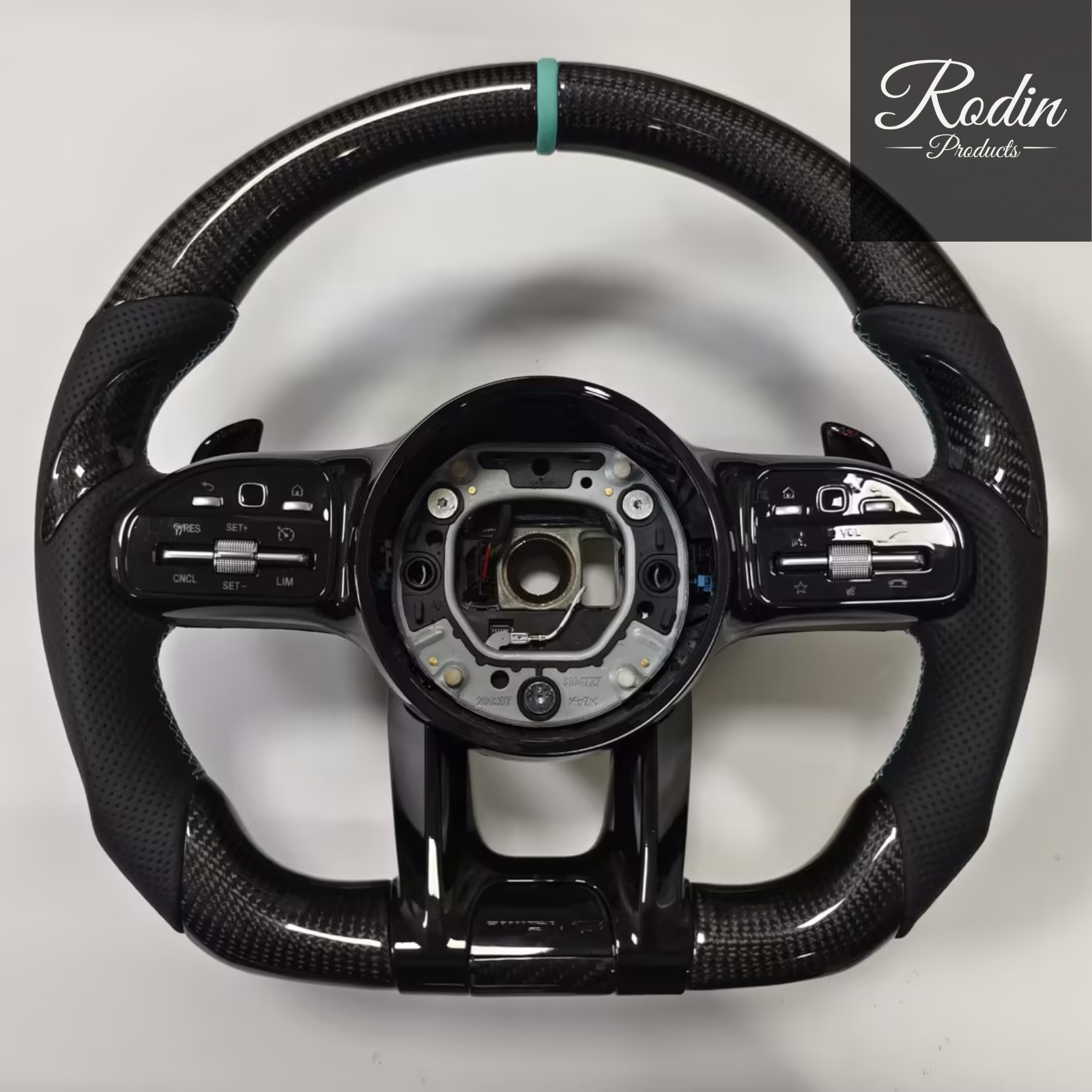 Mercedes-AMG Performance Lenkrad mit perforiertem Leder / 12-Uhr Markierung – Material-Detail von Rodin Products