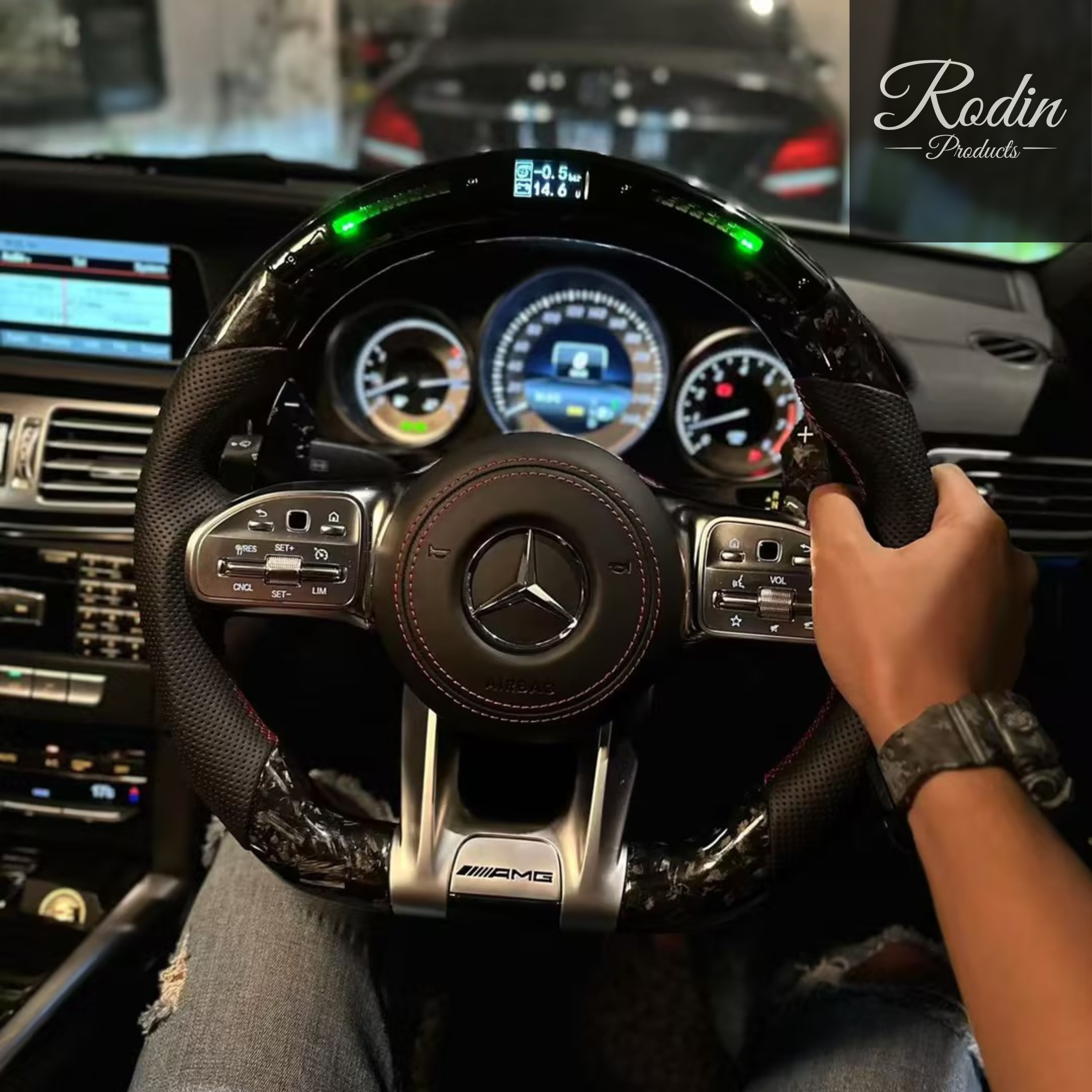 Mercedes-Benz AMG Performance Carbon Lenkrad mit LED – Flat Bottom | Carbon & Leder – Detailansicht von Rodin Products