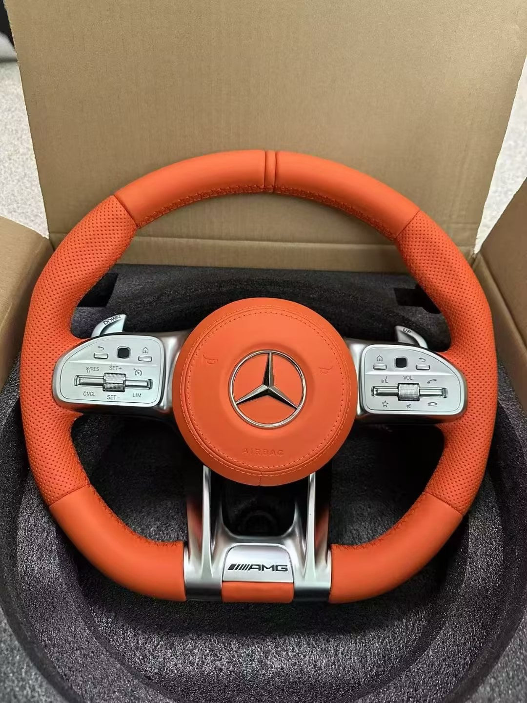 Mercedes AMG Performance Lenkrad – Chrome Interior Edition – Detailansicht von Rodin Products