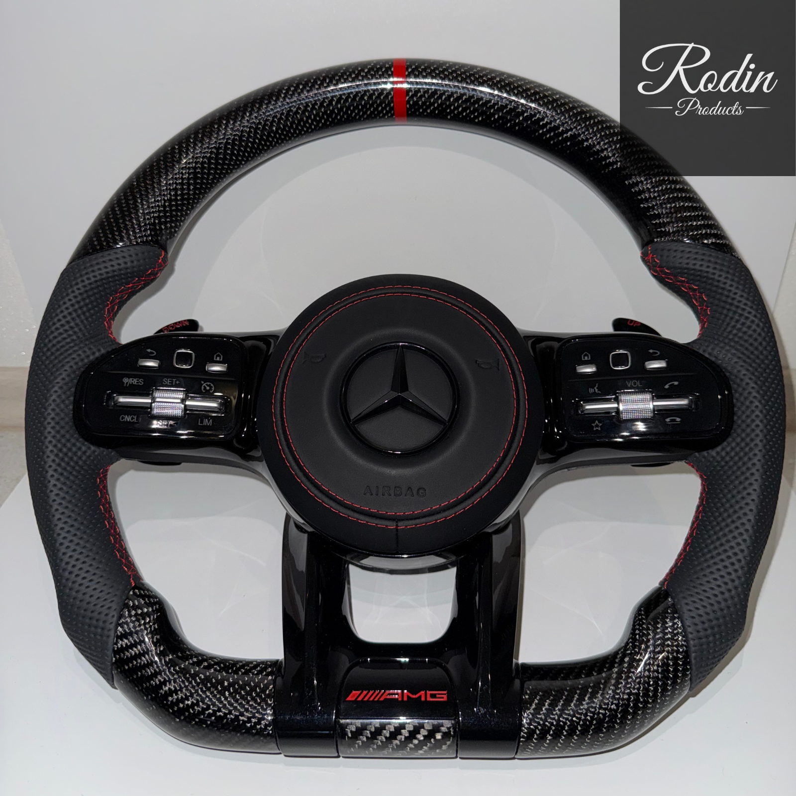 Mercedes AMG Performance Lenkrad – Echtcarbon & perforiertes Leder – 12-Uhr-Markierung – Frontansicht von Rodin Products