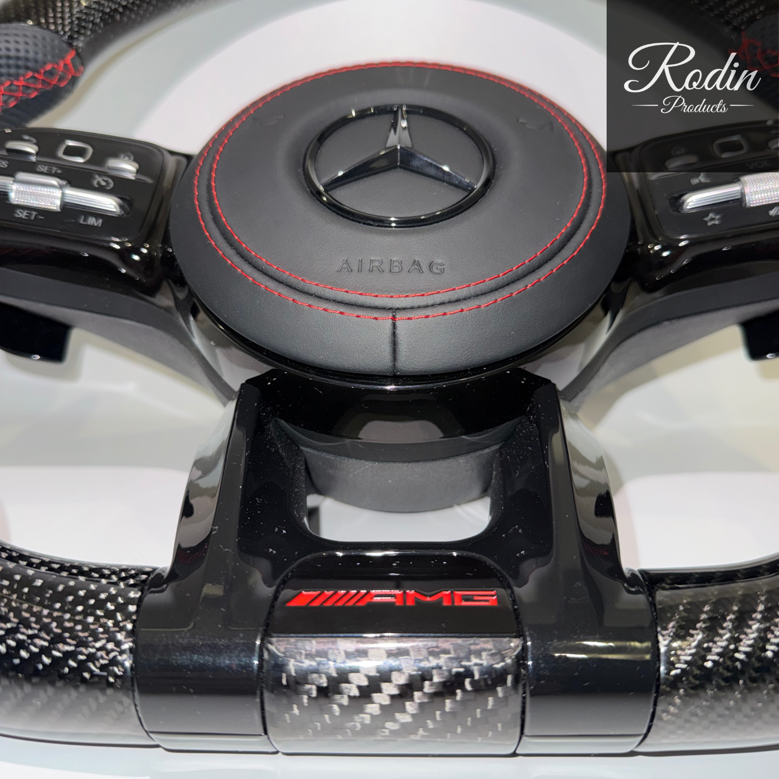 Mercedes AMG Performance Lenkrad – Echtcarbon & perforiertes Leder – 12-Uhr-Markierung – Detailansicht von Rodin Products
