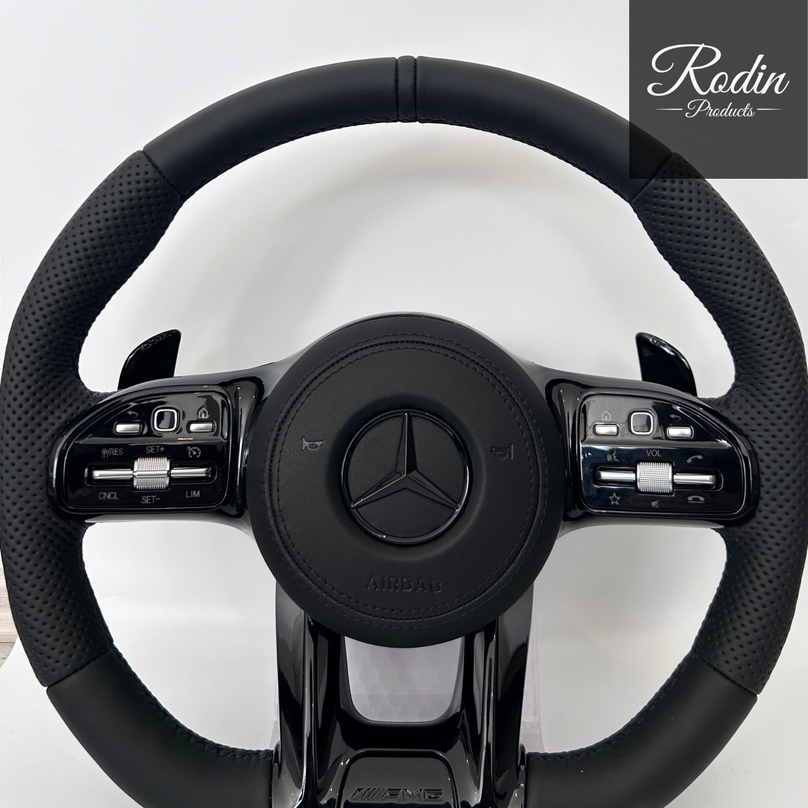 Mercedes AMG Performance Lenkrad – ALL BLACK – Frontansicht von Rodin Products