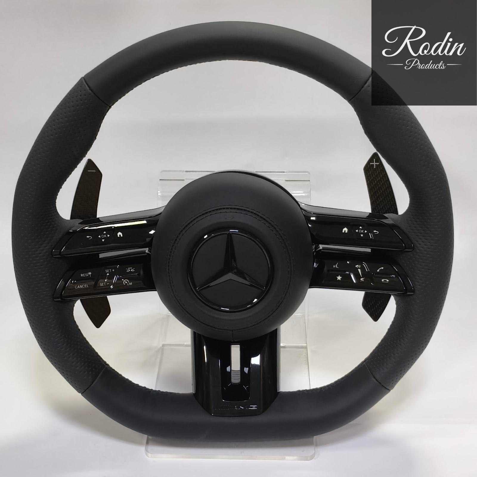 Mercedes AMG Sportlenkrad Facelift – Leder Veredelung (All Black) – Frontansicht von Rodin Products