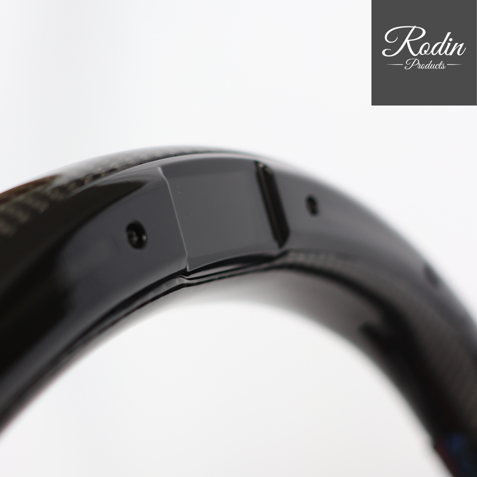 Sportlenkrad passend für BMW G-Serie – Carbon & LED – Materialdetail von Rodin Products