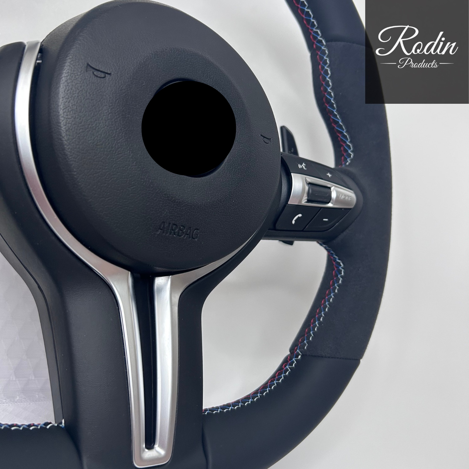 Sportlenkrad passend für BMW E-/F-Serie – Alcantara & Leder – Tasten und Bedienelemente von Rodin Products