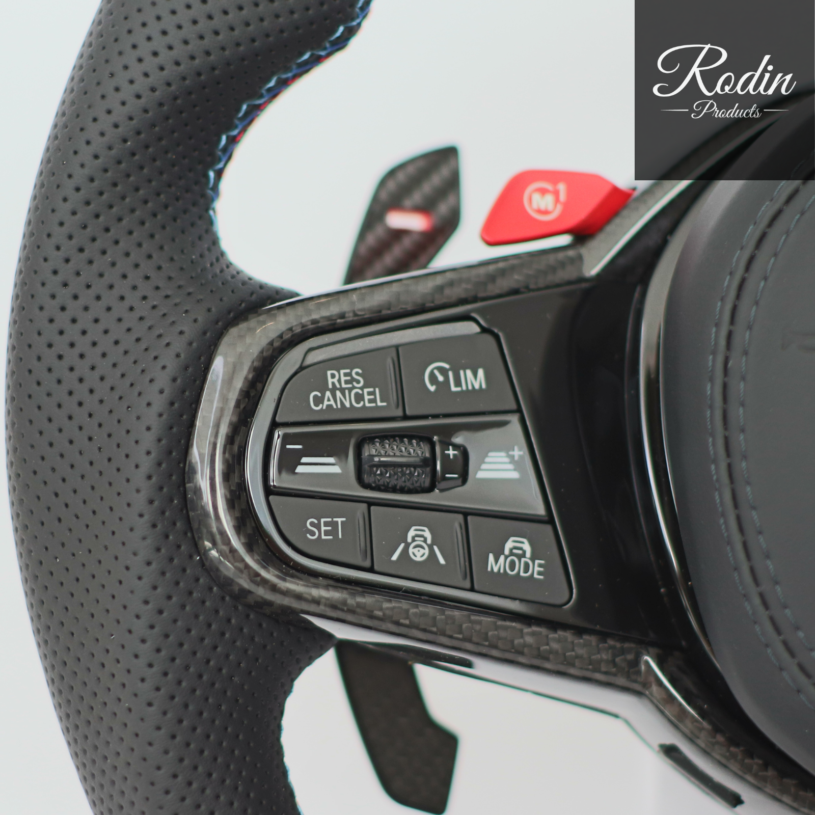 Sportlenkrad passend für BMW G-Serie – All Black & Carbon – Nahaufnahme von Rodin Products