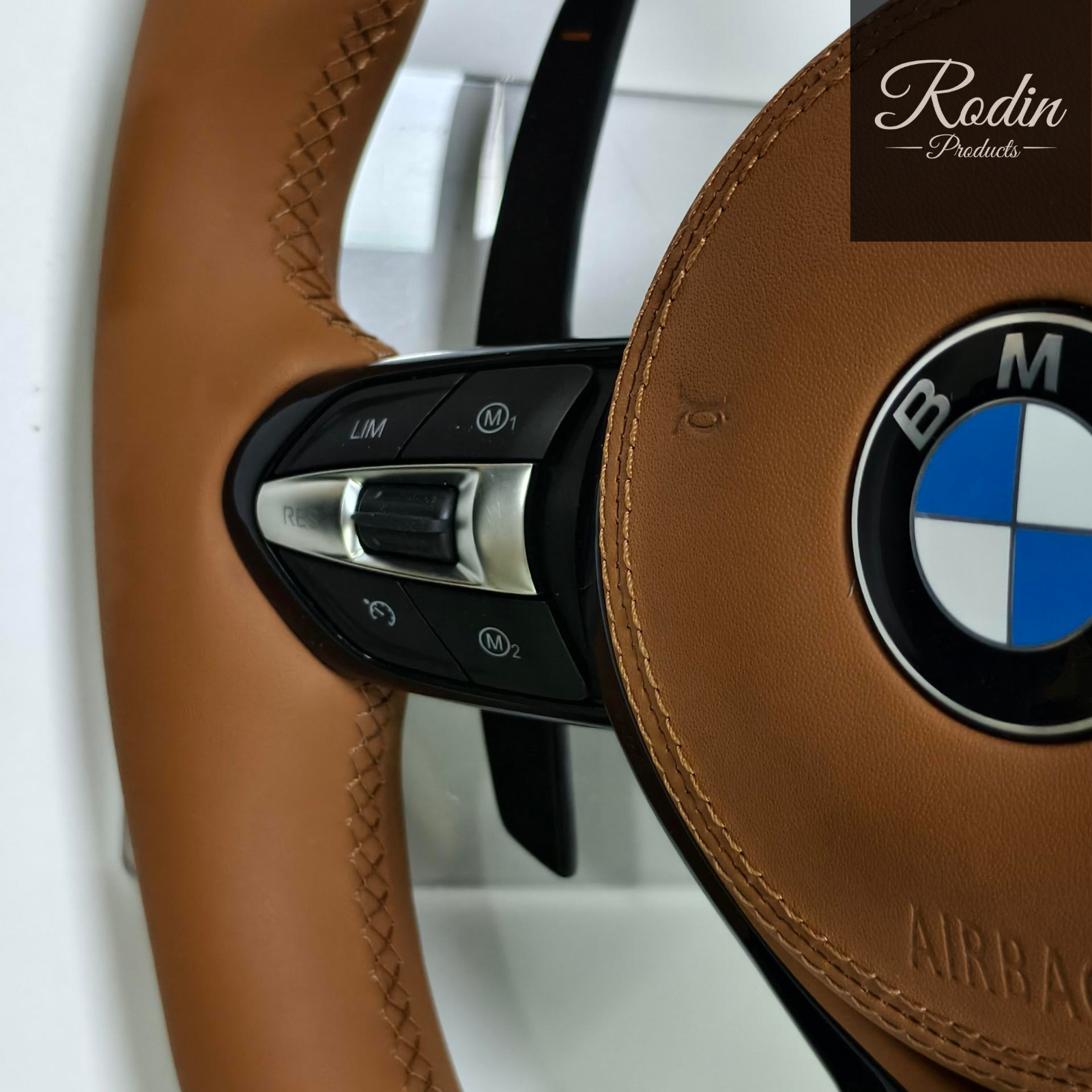 BMW M Performance Sportlenkrad F-Serie | Piano Schwarz & Braunes Leder | 12-Uhr-Markierung – Seitenansicht von Rodin Products