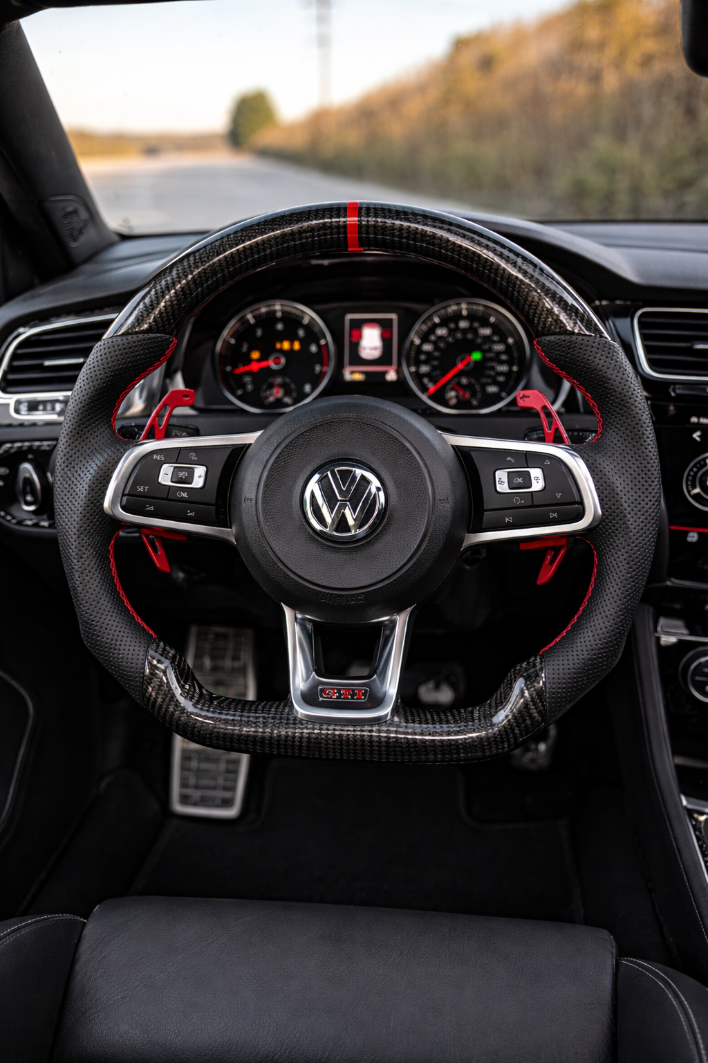 VW GTI Carbon Performance Lenkrad – Echtcarbon | 12-Uhr-Markierung | Flat-Bottom – Detailansicht von Rodin Products