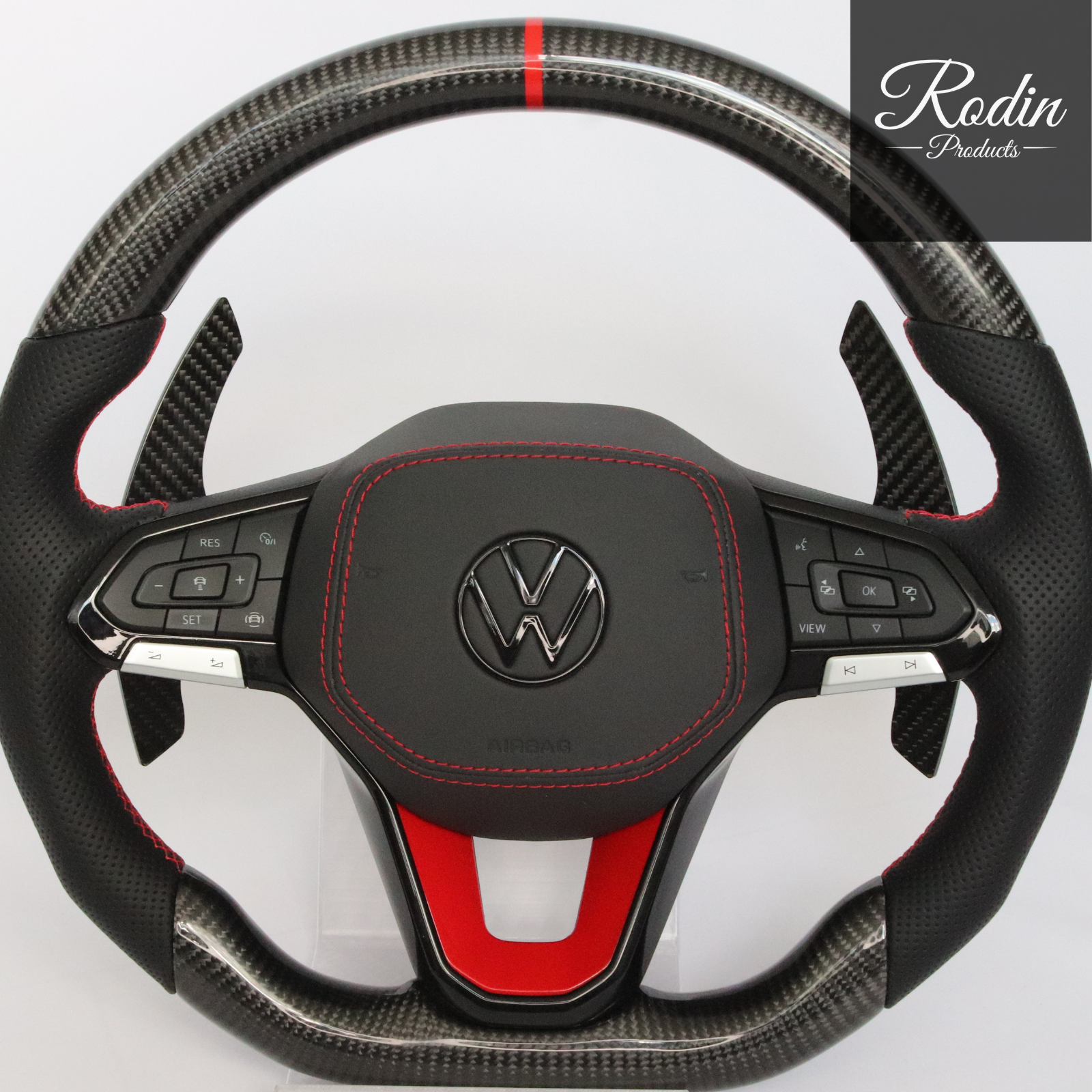 VW GTI Carbon Performance Lenkrad – Echtes Carbon, perforiertes Leder, rote 12-Uhr-Markierung – Frontansicht von Rodin Products