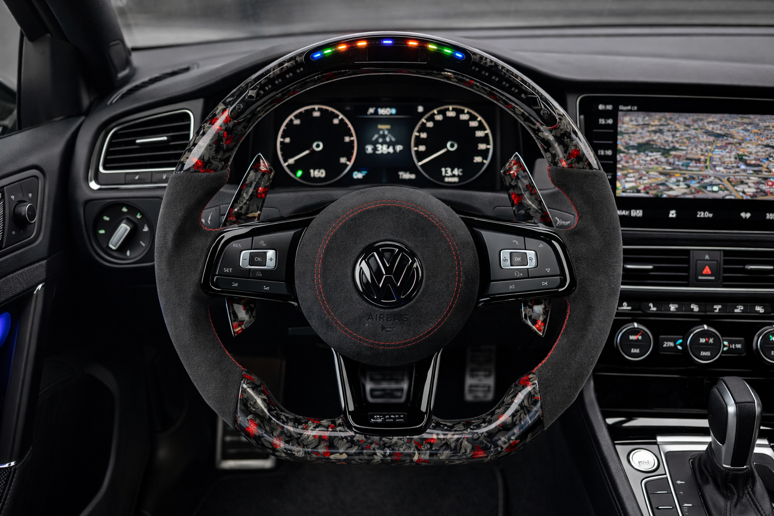 VW Performance Lenkrad Forged Carbon mit LED & Paddles | Alcantara – Detailansicht von Rodin Products