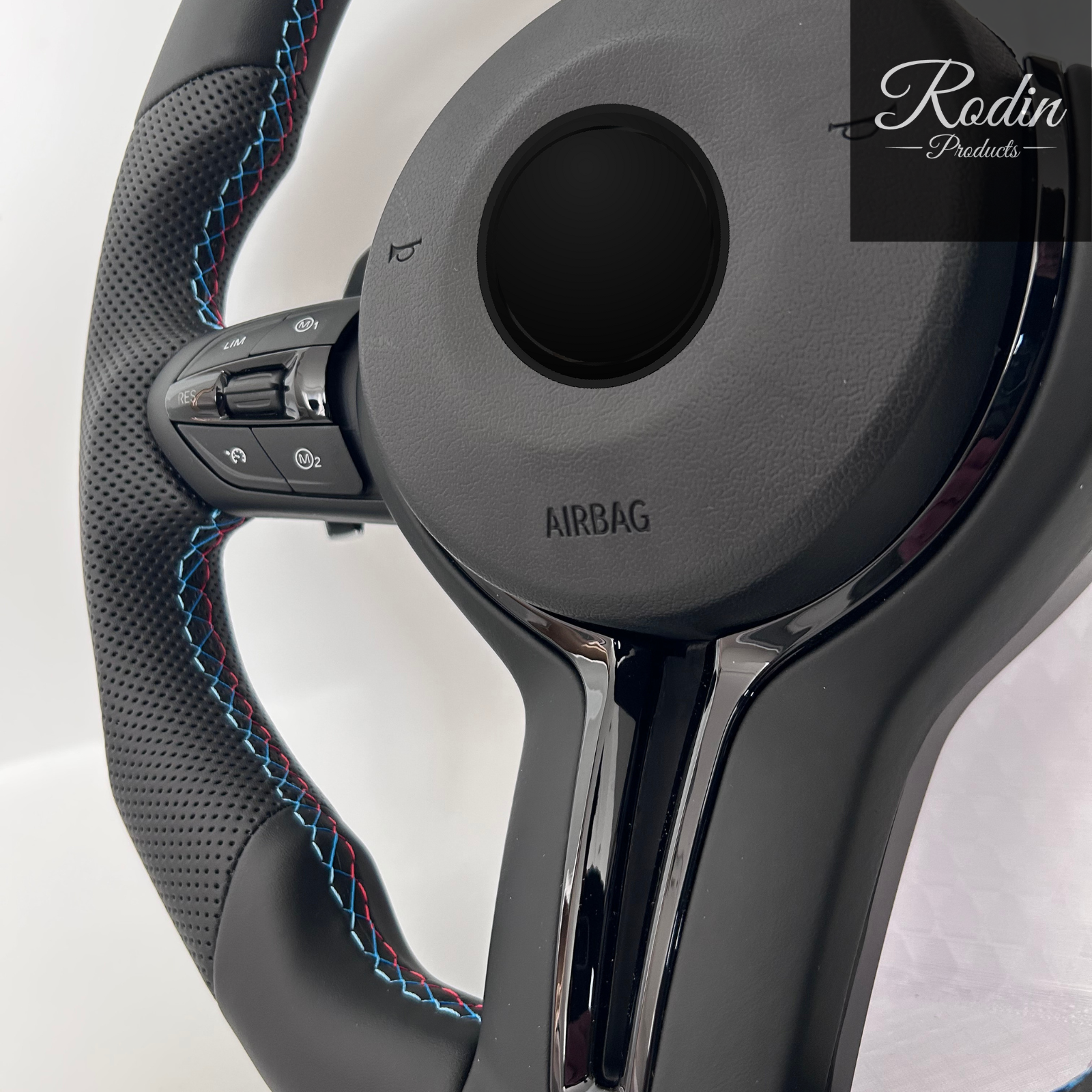 Sportlenkrad passend für BMW E-/F-Serie – All Black & Leder – Seitenansicht von Rodin Products