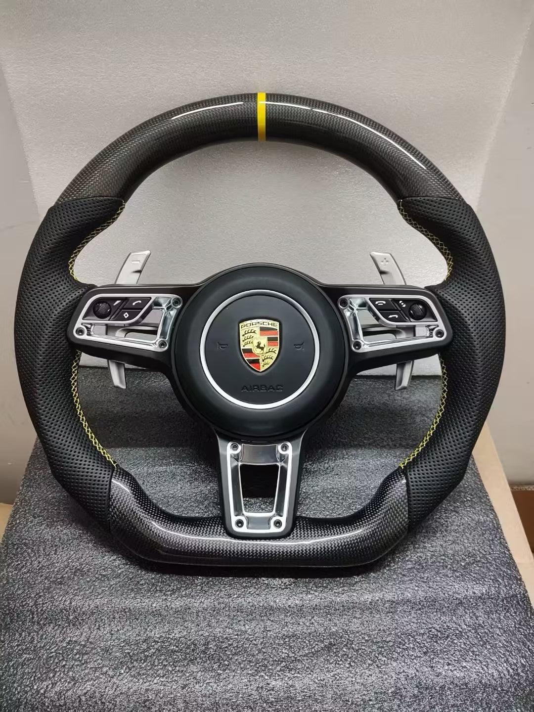 Porsche 911 (992) Rivet 3 - Button Carbon Lenkrad – 12 - Uhr - Markierung | Gelbe Naht | Performance Style - Rodin Products